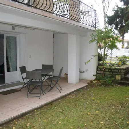 Holiday home Maison Saint-georges-de-didonne, 5 Pieces, 9 Personnes - Fr-1-305-879 Saint-Georges-de-Didonne